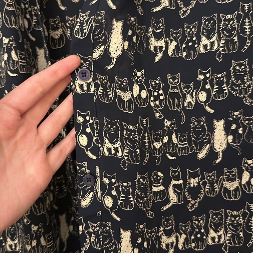 Adorable cat button down - Picture 4 of 4
